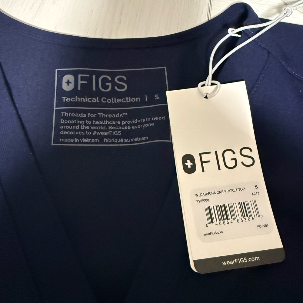NEW FIGS Navy Catarina One Pocket Top